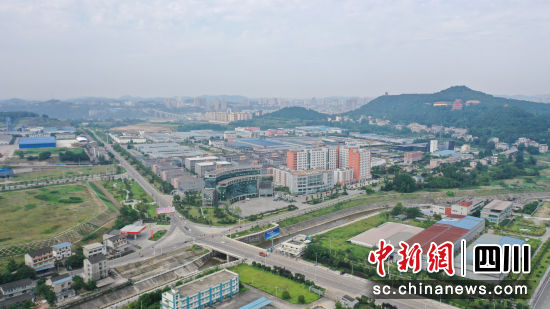 远眺南部经济开发区一隅。南部县委宣传部供图 远眺南部经济开发区一隅。南部县委宣传部供图