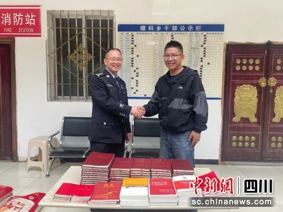 捐赠现场。四川省戒毒管理局 供图 捐赠现场。四川省戒毒管理局 供图