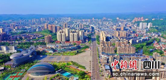 西充县城。李同周 摄 西充县城。李同周 摄