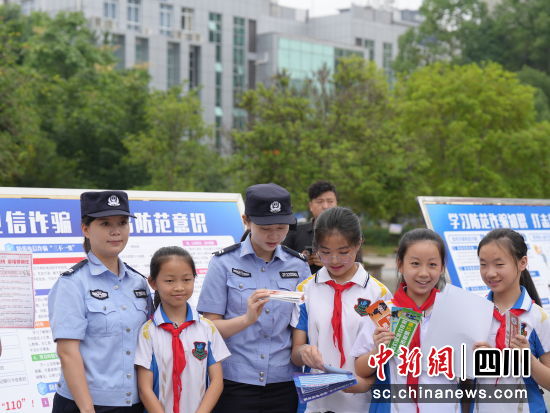 活动现场。 三台县公安局供图 活动现场。 三台县公安局供图