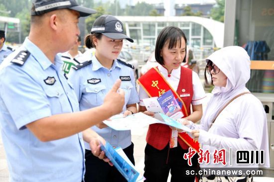 宣传活动现场。中信银行成都分行供图 宣传活动现场。中信银行成都分行供图