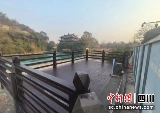 都江堰景区内修缮一新的观景平台。都江堰市都江圣源旅游有限公司供图 都江堰景区内修缮一新的观景平台。都江堰市都江圣源旅游有限公司供图