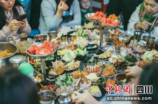 江油火炮街美食——冷沾沾。 江油市委宣传部供图 江油火炮街美食——冷沾沾。 江油市委宣传部供图