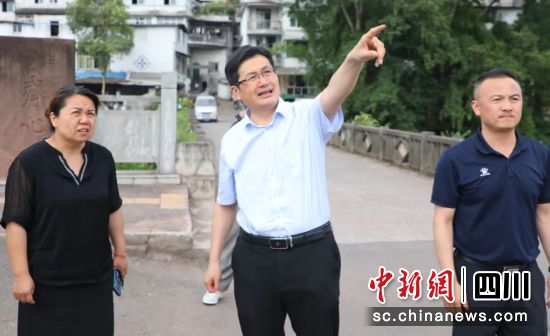 督导调研现场。雨城融媒 供图 督导调研现场。雨城融媒 供图