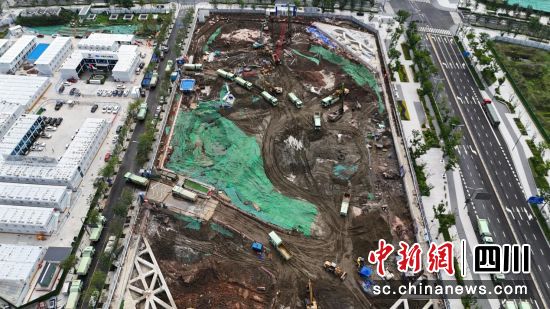 正在如火如荼建设之中。马康雅 摄 正在如火如荼建设之中。马康雅 摄