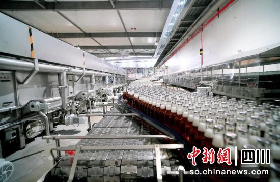 工厂内部场景。雪花啤酒(凉山)工厂供图 工厂内部场景。雪花啤酒(凉山)工厂供图