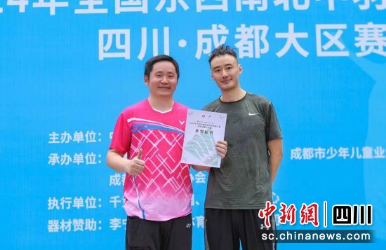 2024年全国东西南北中羽毛球大赛四川成都大区赛22日在成都开赛。(成都市羽毛球协会供图) 2024年全国东西南北中羽毛球大赛四川成都大区赛22日在成都开赛。(成都市羽毛球协会供图)