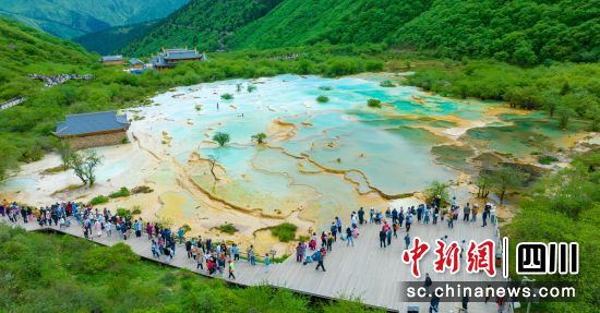 黄龙景区美景。黄龙景区供图 黄龙景区美景。黄龙景区供图