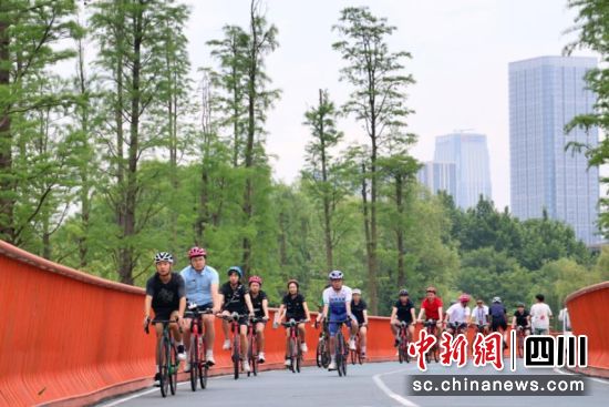 中国、新加坡三人篮球女队员体验成都“安逸”生活。(成都体育记者协会供图) 中国、新加坡三人篮球女队员体验成都“安逸”生活。(成都体育记者协会供图)