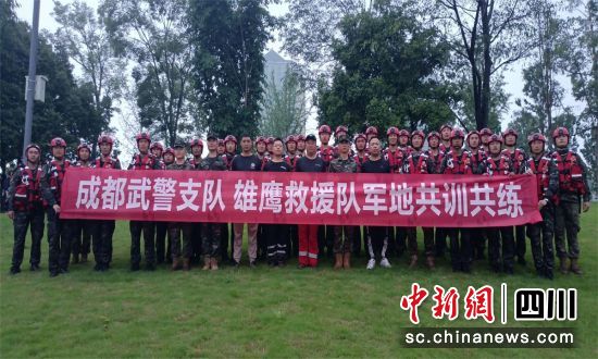 队员合影。邛崃市委统战部 供图 队员合影。邛崃市委统战部 供图