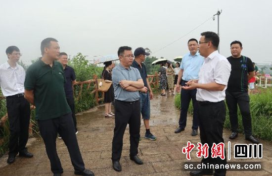 调研现场。沿滩融媒 供图 调研现场。沿滩融媒 供图