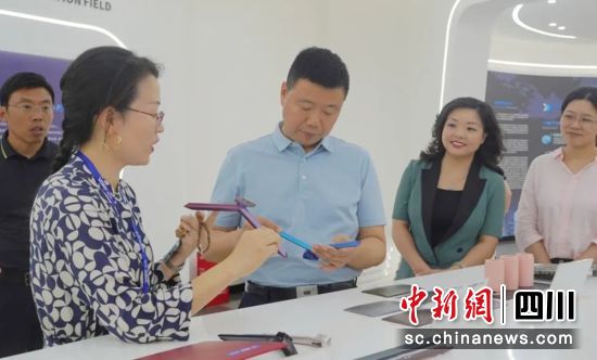 考察现场。雨城融媒 供图 考察现场。雨城融媒 供图