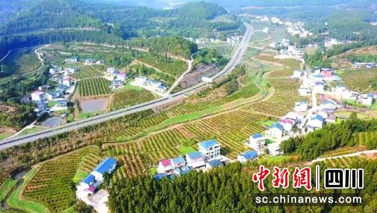 南部乡村新气象。南部县委宣传部供图 南部乡村新气象。南部县委宣传部供图