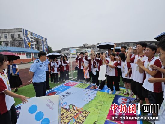 禁毒宣传活动现场。 游仙公安供图 禁毒宣传活动现场。 游仙公安供图