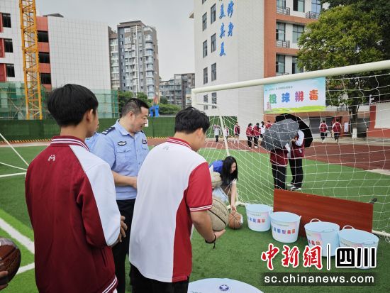 禁毒宣传活动现场。 游仙公安供图 禁毒宣传活动现场。 游仙公安供图