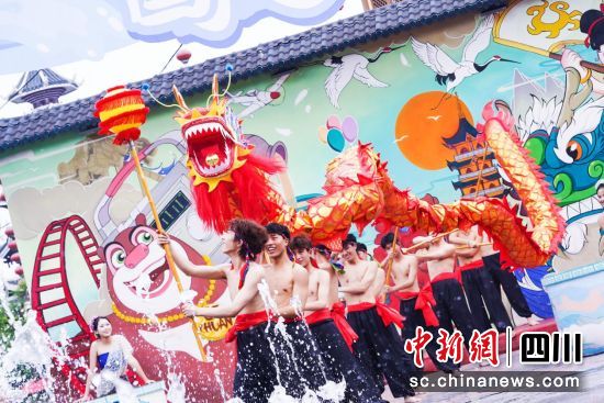 绵阳方特“水龙大秀”主题表演。 绵阳方特供图 绵阳方特“水龙大秀”主题表演。 绵阳方特供图