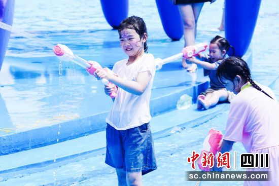泼水互动。 绵阳方特供图 泼水互动。 绵阳方特供图