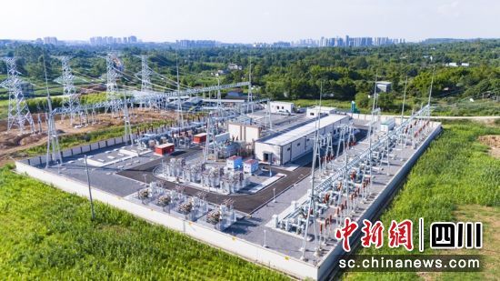 投运的变电站。何沁颖 摄 投运的变电站。何沁颖 摄