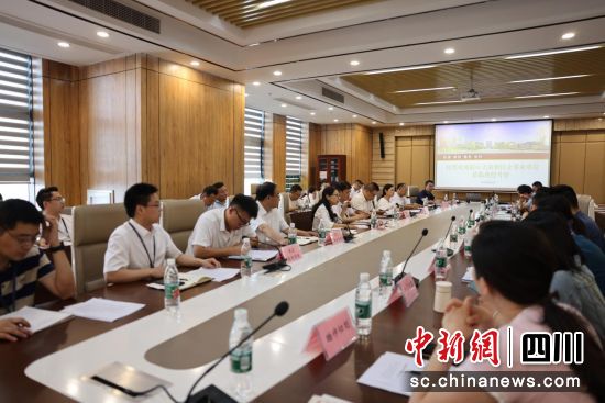 座谈会现场。(胡丽霞 摄) 座谈会现场。(胡丽霞 摄)