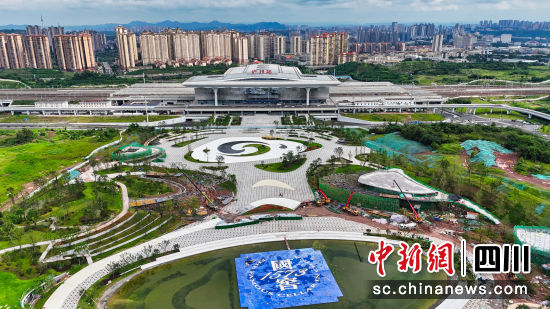 工人正在进行项目施工。杨尚威 摄 工人正在进行项目施工。杨尚威 摄