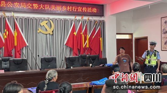 巡回宣传现场。富顺公安交警 供图 巡回宣传现场。富顺公安交警 供图