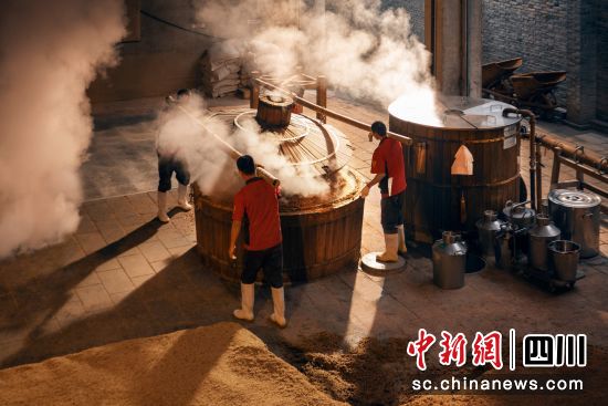 水井坊酒传统酿造技艺。水井坊供图 水井坊酒传统酿造技艺。水井坊供图