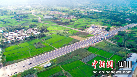 绵竹美丽乡村景象。 绵竹市融媒体中心供图 绵竹美丽乡村景象。 绵竹市融媒体中心供图