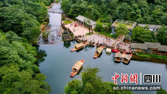 白龙渡码头。(成都天台山旅游景区 供图) 白龙渡码头。(成都天台山旅游景区 供图)
