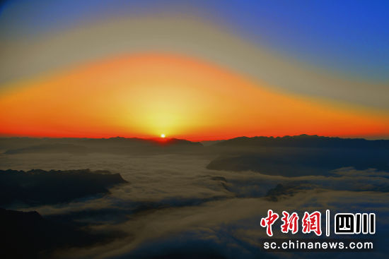 蜀道亚高原曾家山日出云海盛景。苗志勇 摄 蜀道亚高原曾家山日出云海盛景。苗志勇 摄