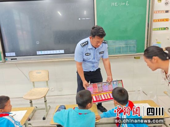 宣传现场。四川省戒毒管理局 供图 宣传现场。四川省戒毒管理局 供图