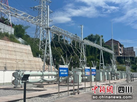 宜宾高新区南湾变电站一角。王宇 摄 宜宾高新区南湾变电站一角。王宇 摄
