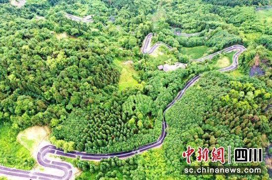 汶川县“漩三环线”建成通车。汶川县委宣传部供图 汶川县“漩三环线”建成通车。汶川县委宣传部供图