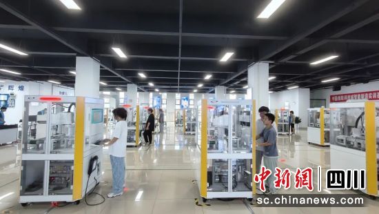 中国(绵阳)科技城智能制造公共实训基地迎来首批学员。 绵阳科技城新区供图 中国(绵阳)科技城智能制造公共实训基地迎来首批学员。 绵阳科技城新区供图