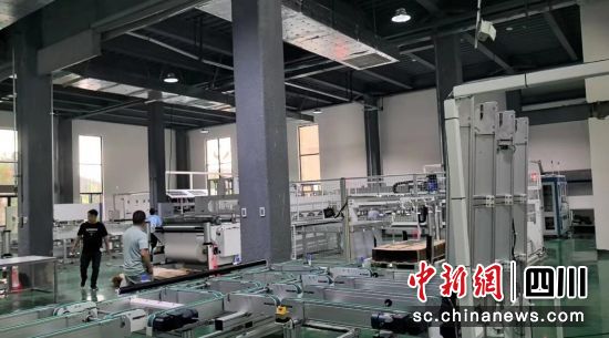 会东县玄武岩新材料产业项目生产车间。骆扬帆摄 会东县玄武岩新材料产业项目生产车间。骆扬帆摄