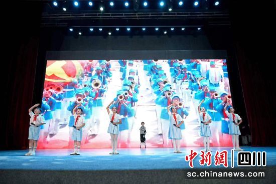绵阳市文旅传播行业协会庆祝中国共产党成立103周年红色教育情景剧《信仰》汇演。 芝言芝语口语传播中心供图 绵阳市文旅传播行业协会庆祝中国共产党成立103周年红色教育情景剧《信仰》汇演。 芝言芝语口语传播中心供图