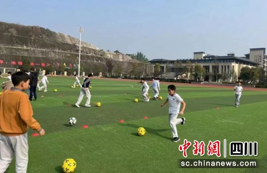 日常足球训练。富顺融媒 供图 日常足球训练。富顺融媒 供图
