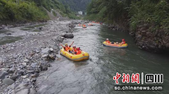三江漂流。汶川县委宣传部供图 三江漂流。汶川县委宣传部供图