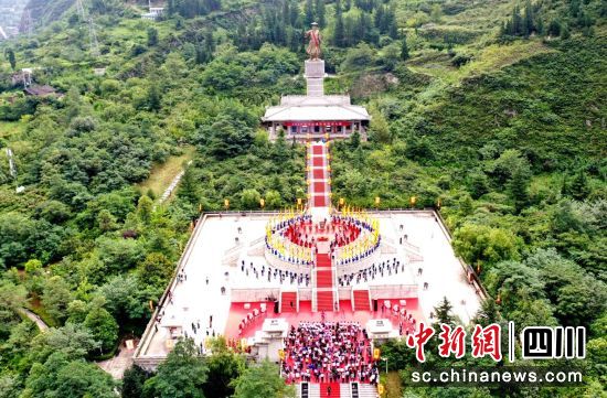 拜谒大典现场。汶川县委宣传部供图 拜谒大典现场。汶川县委宣传部供图