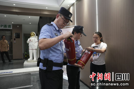 游仙公安组织开展社会面巡防联勤联动。 游仙公安供图 游仙公安组织开展社会面巡防联勤联动。 游仙公安供图