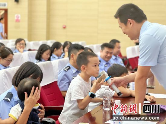活动现场。 什邡公安供图 活动现场。 什邡公安供图