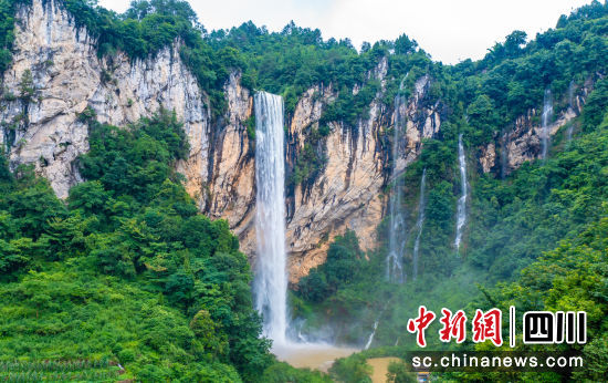 古蔺县茅溪镇美景。(古蔺县文化广播电视和旅游局 供图) 古蔺县茅溪镇美景。(古蔺县文化广播电视和旅游局 供图)
