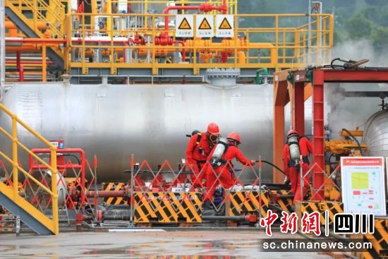 奋力建产30亿,全力奋进跨越式高质量发展新征程。刘梅 摄 奋力建产30亿,全力奋进跨越式高质量发展新征程。刘梅 摄