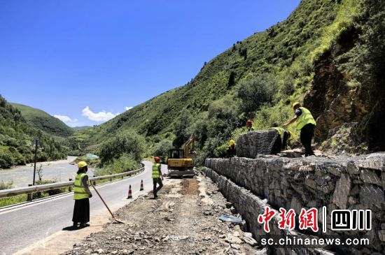 养护工程现场。壤塘县委宣传部供图 养护工程现场。壤塘县委宣传部供图
