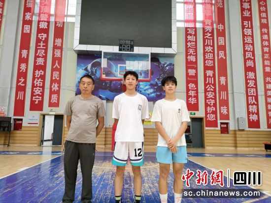 青川三农建设者队参赛运动员合影。 青川融媒 供图 青川三农建设者队参赛运动员合影。 青川融媒 供图