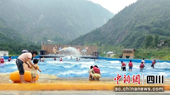 清平镇水乐园。 绵竹市融媒体中心供图 清平镇水乐园。 绵竹市融媒体中心供图