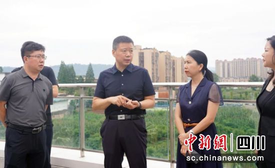 督导调研现场。雨城融媒 供图 督导调研现场。雨城融媒 供图