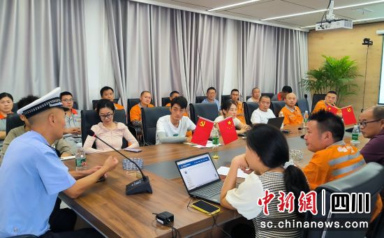 交通安全知识宣讲。沿滩融媒 供图 交通安全知识宣讲。沿滩融媒 供图