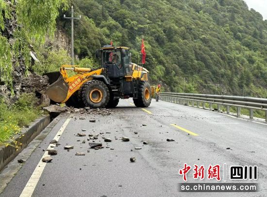 全力保障道路安全畅通。壤塘县委宣传部供图 全力保障道路安全畅通。壤塘县委宣传部供图