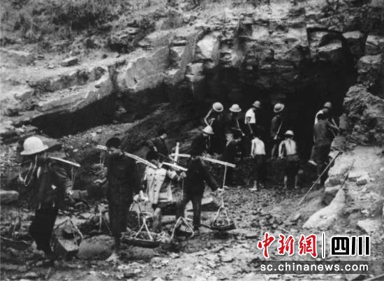 1970年2月20日龙泉山隧洞二号斜井破土动工。简阳市委宣传部 供图 1970年2月20日龙泉山隧洞二号斜井破土动工。简阳市委宣传部 供图