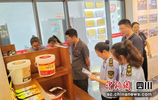 参观现场。富顺融媒 供图 参观现场。富顺融媒 供图